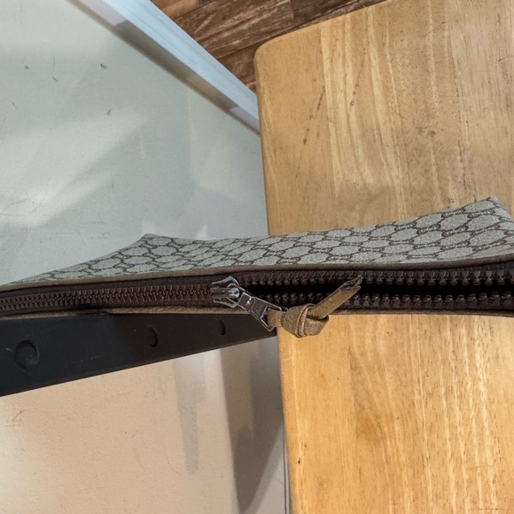 Gucci Brown Toiletry Bag with Monogram Design - Picture 10 of 13